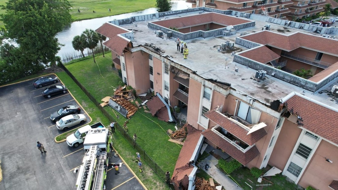 Colapsa el techo de un edificio de apartamentos en Miami (VIDEO)