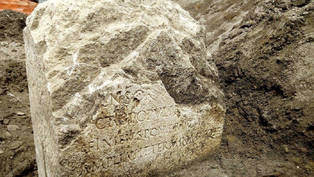 Descubren en Roma una "rara" piedra que hace 2.000 años delimitaba el perímetro sagrado, militar y político de la ciudad