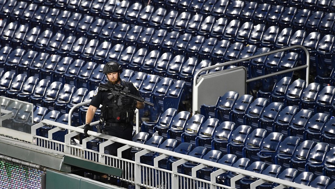 Un tiroteo registrado en EE.UU. a las afueras de un estadio de béisbol durante un partido deja al menos cuatro heridos (VIDEO)