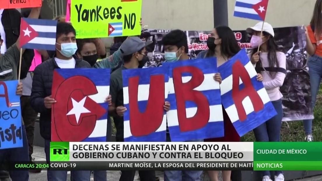 Decenas de personas se manifiestan en México en apoyo al Gobierno cubano y contra el bloqueo