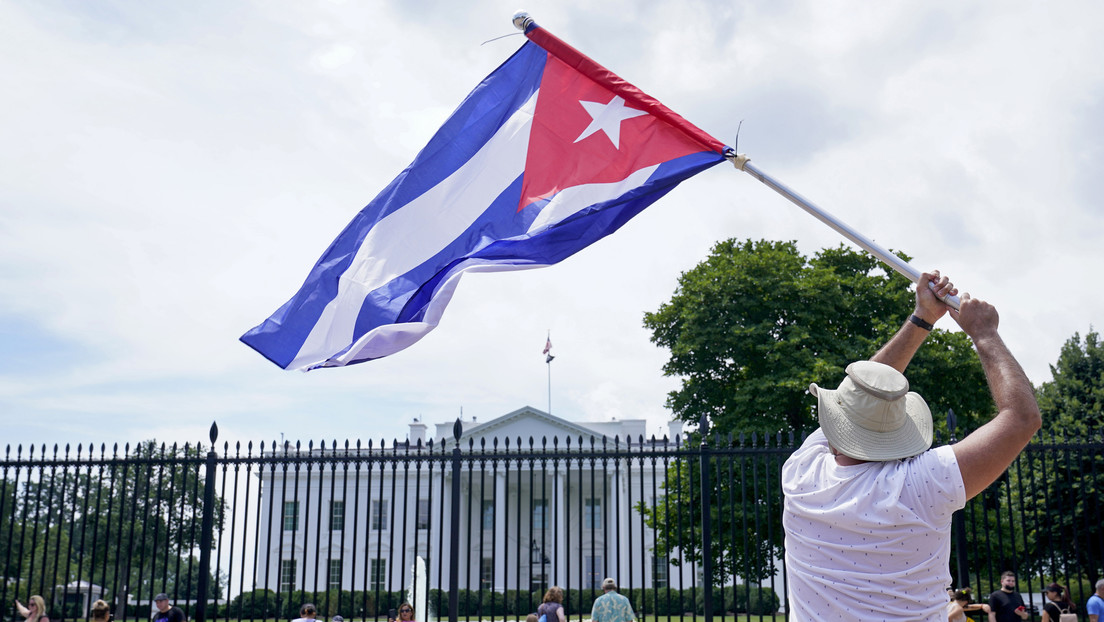 Biden anuncia que EE.UU. revisará su "política de remesas" respecto a Cuba para "maximizar el apoyo al pueblo"