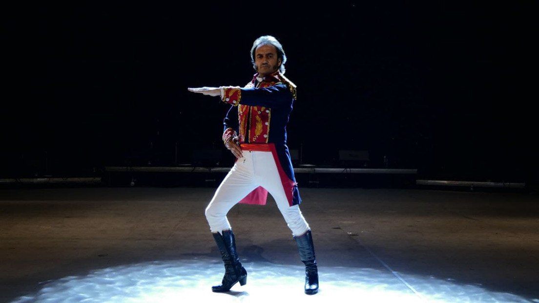 "Me gusta sentir que me digan provocador": El bailaor español que viaja a Venezuela para encarnar en el escenario a Simón Bolívar