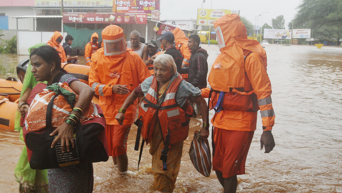 Fuertes lluvias en el oeste de la India dejan 129 muertos (VIDEOS)