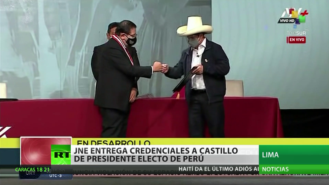 Jurado Nacional de Elecciones entrega a Pedro Castillo credenciales de presidente electo de Perú