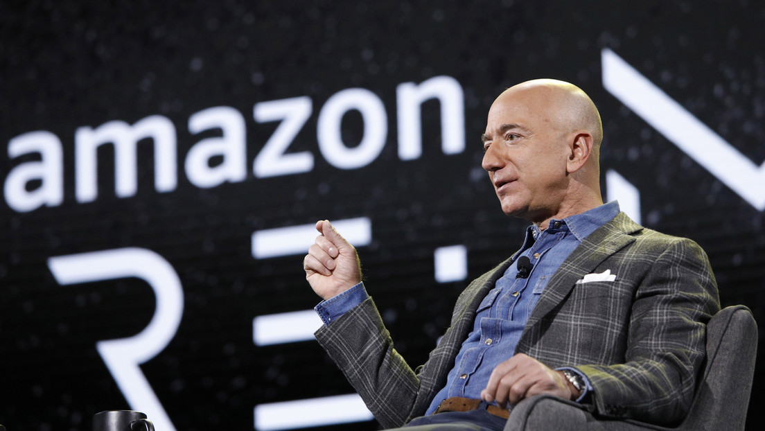 El joven que acompañó a Jeff Bezos en su vuelo al espacio le dijo que nunca había comprado nada por Amazon