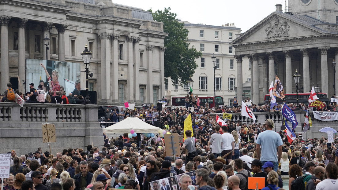 Manifestantes protestan en el corazón de Londres contra el confinamiento por el covid-19 y la vacunación obligatoria