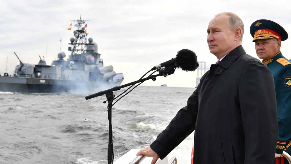 Putin: La Armada rusa puede "localizar y dar un golpe militar a cualquier adversario"