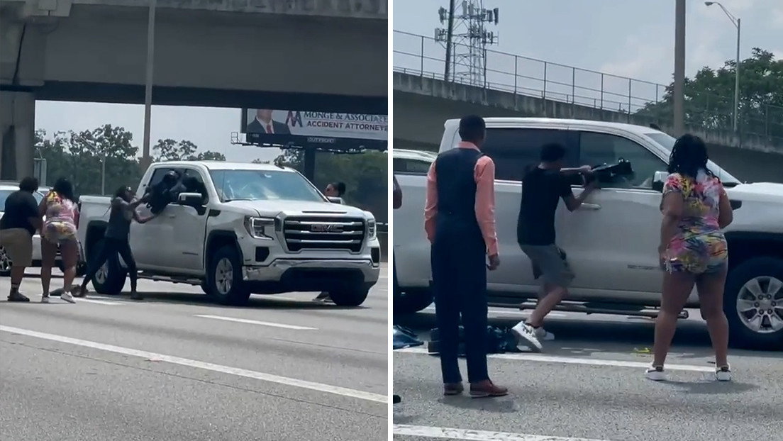 VIDEO: Un conductor se desmaya en una autopista y un grupo de personas rompe la ventanilla de su coche para rescatarlo