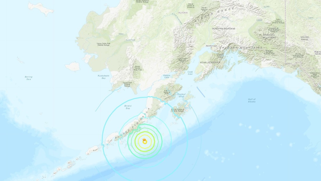 Alerta de tsunami tras un sismo de magnitud 8,2 frente a las costas de Alaska