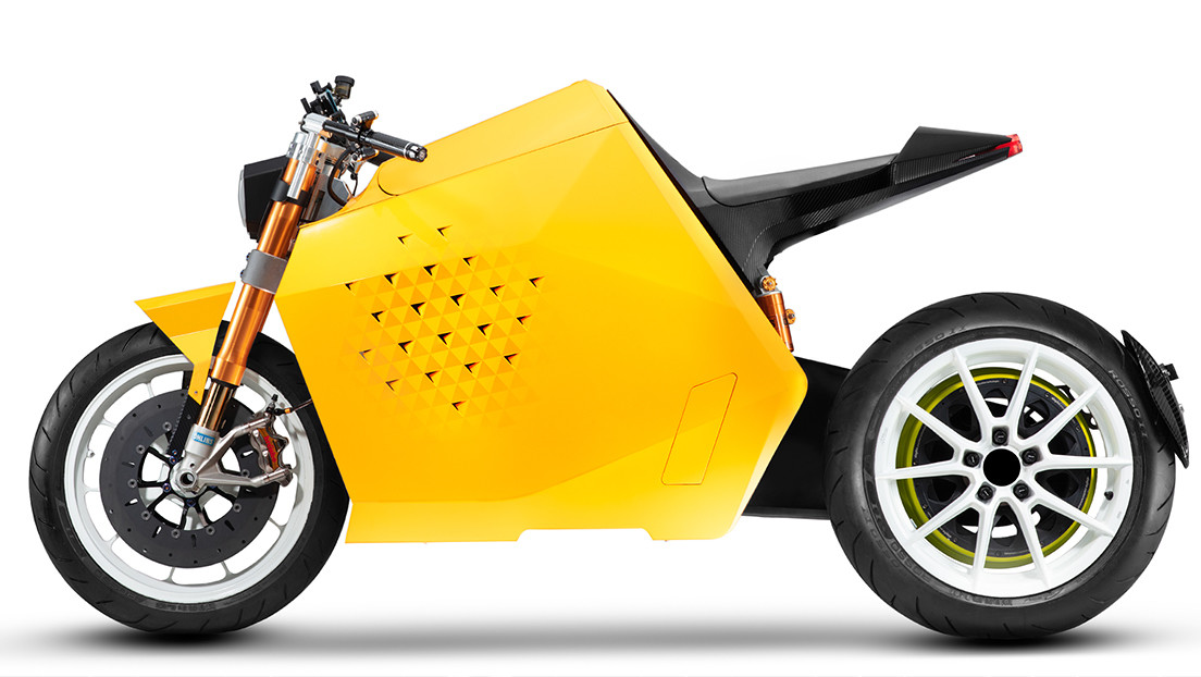 Lanzan una potente motocicleta robótica impulsada por energía eléctrica que podrá conducirse por sí misma (VIDEO)