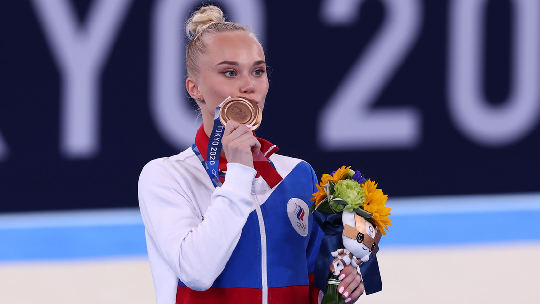 La gimnasta rusa Angelina Mélnikova gana el bronce en los JJ.OO. en Tokio y obtiene la 28.ª medalla para el equipo del COR