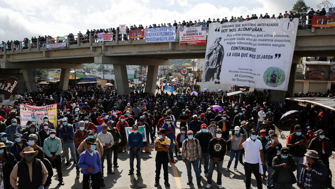 La razón por la que miles de guatemaltecos han salido a las calles a pedir la renuncia de Giammattei y la fiscal Consuelo Porras