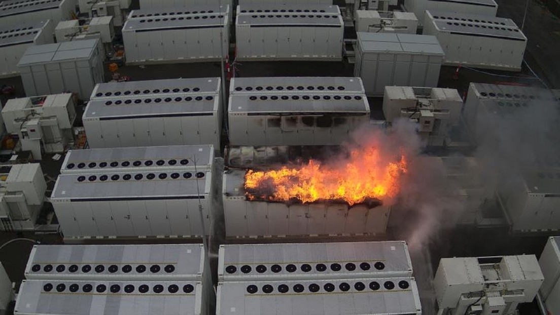 FOTOS: Arde en Australia un gigantesco acumulador de Tesla de 13 toneladas