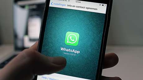 Joven sin formación crea cursos preparatorios para los exámenes por WhatsApp con su 'smartphone' y sus estudiantes sorprenden con sus resultados