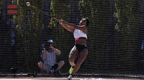Salen a la luz polémicos tuits de la atleta olímpica Gwen Berry en los que se burló de chinos, mexicanos y blancos y bromeó sobre la violación