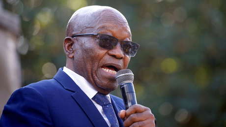 Jacob Zuma, expresidente de Sudáfrica, se entrega a la Policía para cumplir una pena de 15 meses de prisión