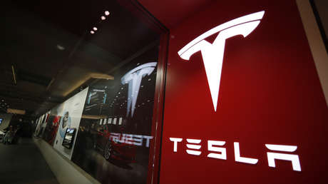 ¿Presagio de nuevas pérdidas? Pronostican una 'cruz de la muerte' para las acciones de Tesla, la primera en más de 2 años