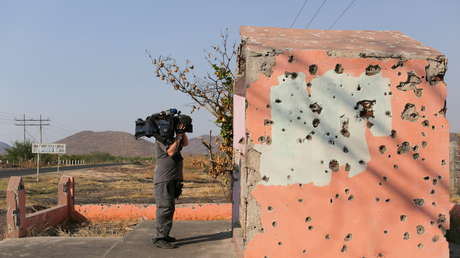 VIDEOS: Reportan bloqueos carreteros y tiroteos en la Tierra Caliente del estado mexicano de Michoacán