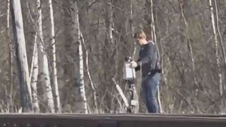 La Cancillería de Rusia denuncia que un empleado de la Embajada de EE.UU. se llevó un cambio de agujas de una vía de tren (VIDEO)