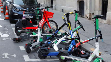 Atraca una emblemática joyería en París y escapa con un millonario botín a bordo de un monopatín eléctrico (FOTO)