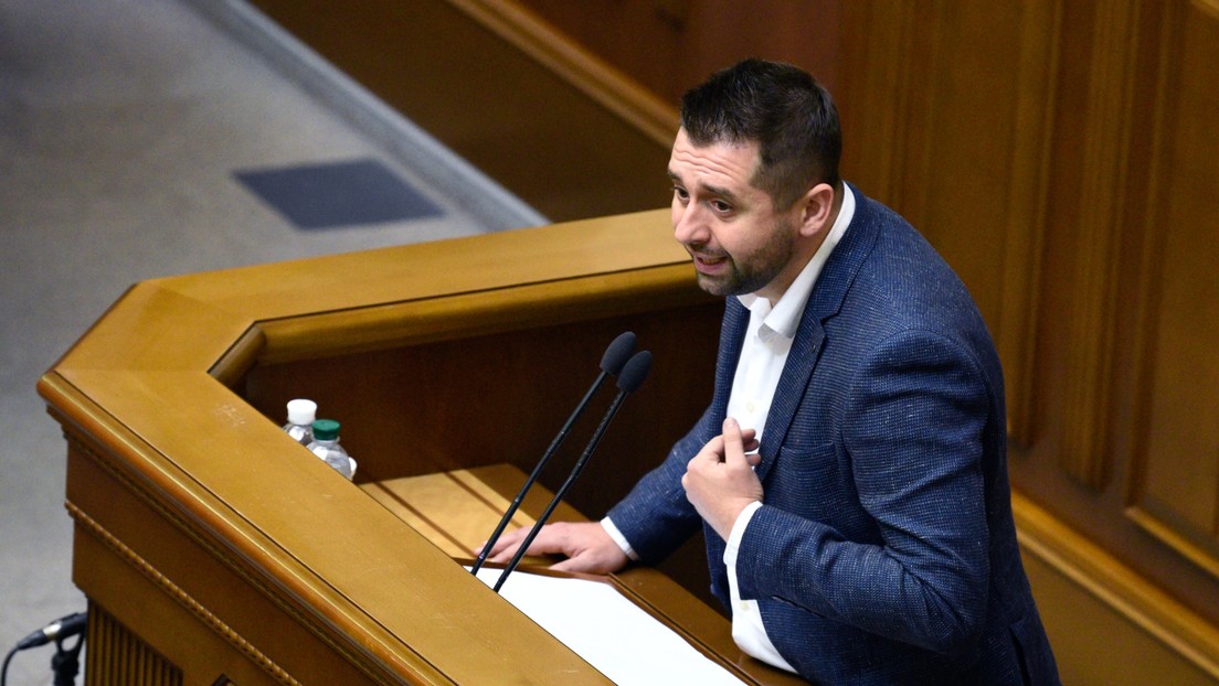 "Si Ucrania fuera una potencia nuclear, podríamos chantajear a todo el mundo", dice el líder de la fracción del partido presidencial en el Parlamento