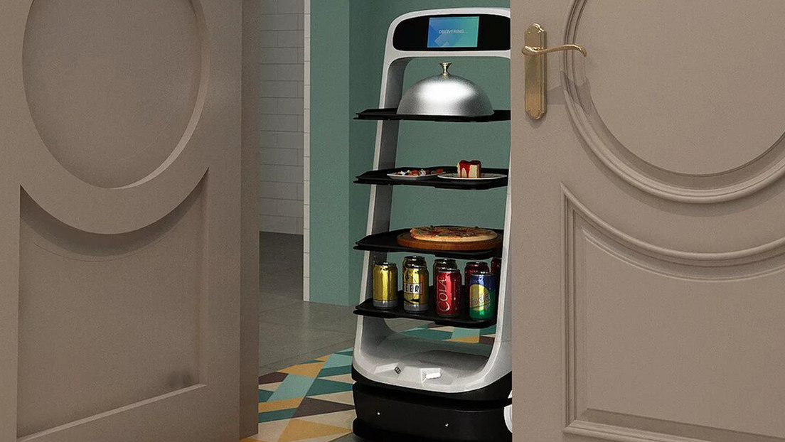 Un restaurante de California 'contrata' a un robot para compensar la escasez de trabajadores