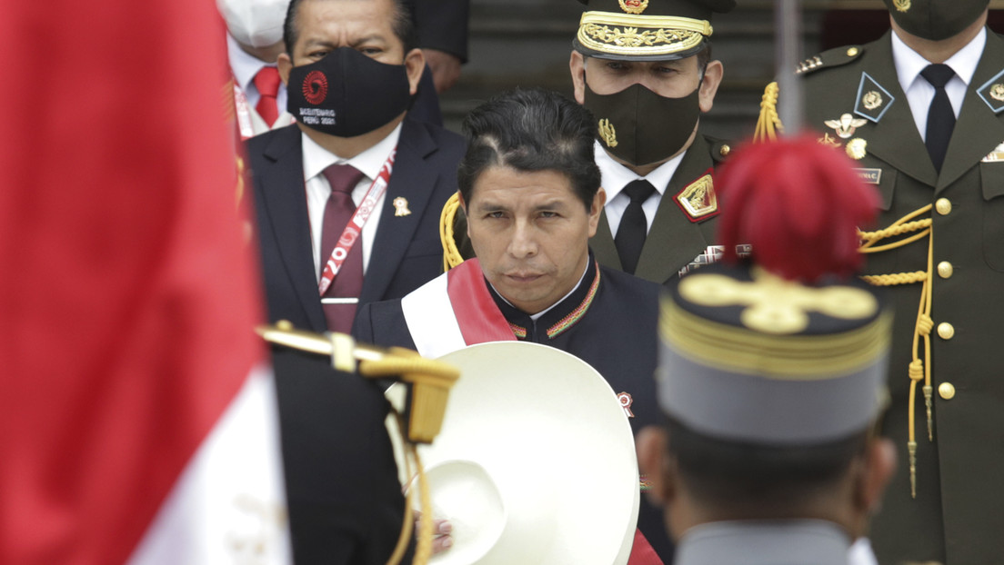 ¿Al filo de la vacancia? Crecen las presiones para que Castillo destituya a un gabinete de ministros que aún no ha empezado a gobernar en Perú