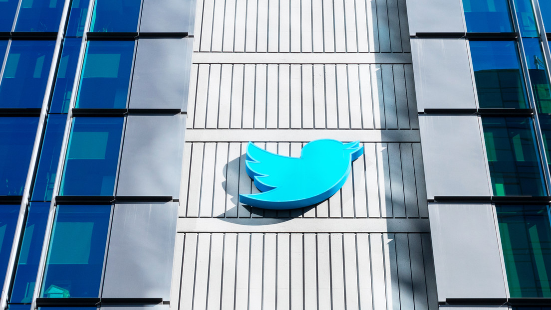 Twitter ofrece hasta 3.500 dólares por identificar sesgos en su algoritmo de recorte de imágenes acusado de "racista"