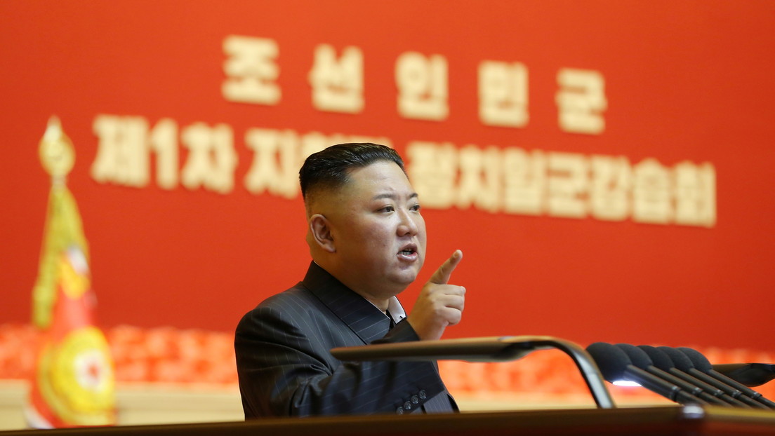 Kim Jong-un aparece en público con una misteriosa marca en la cabeza