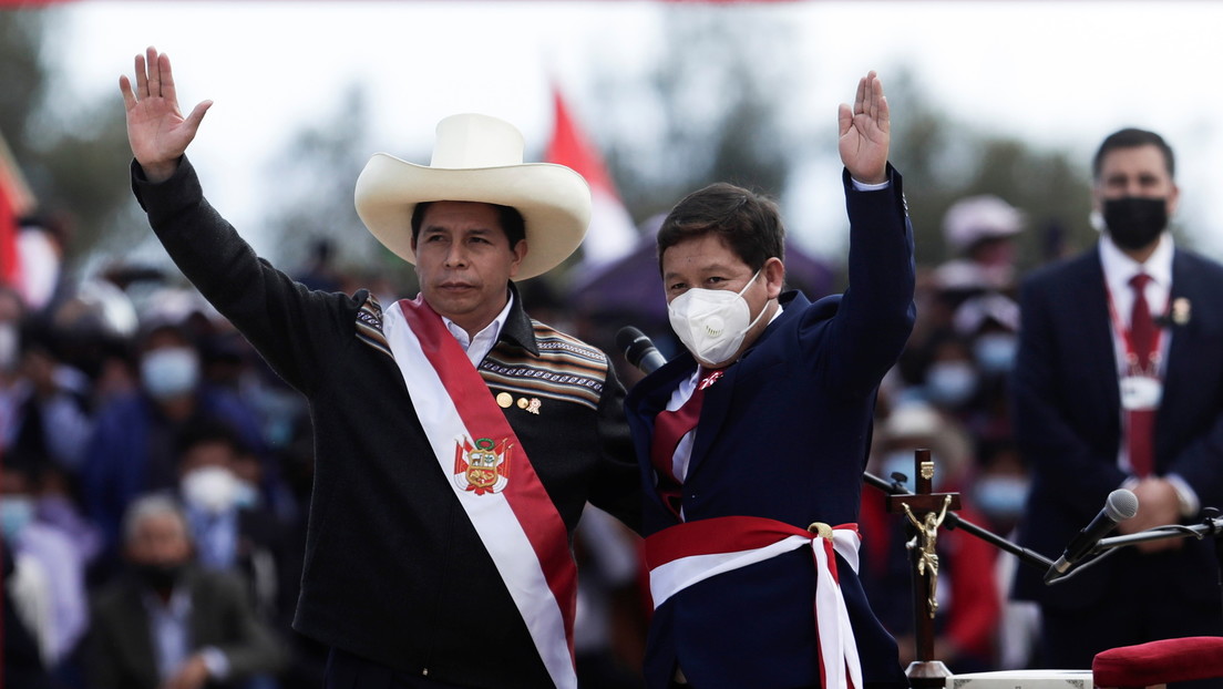 Qué hay detrás de las presiones políticas (y mediáticas) que asedian a Castillo en Perú para que desarticule su Gobierno
