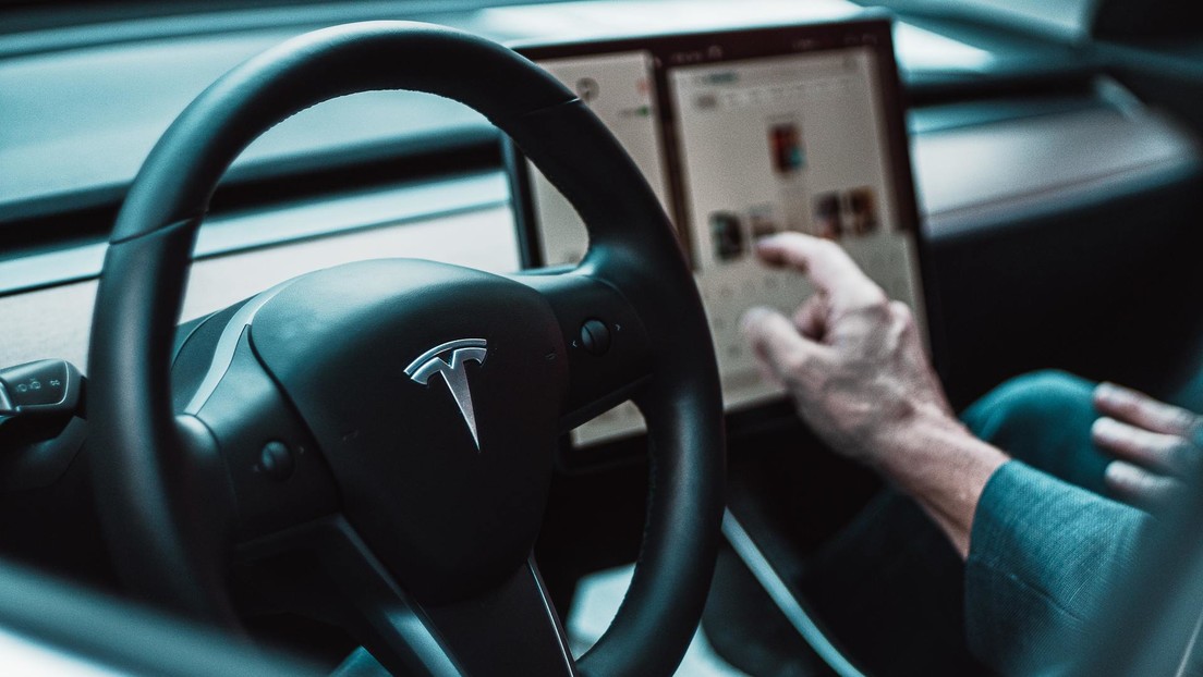 El piloto automático de Tesla le salva la vida a un conductor borracho que se quedó dormido al volante (VIDEO)