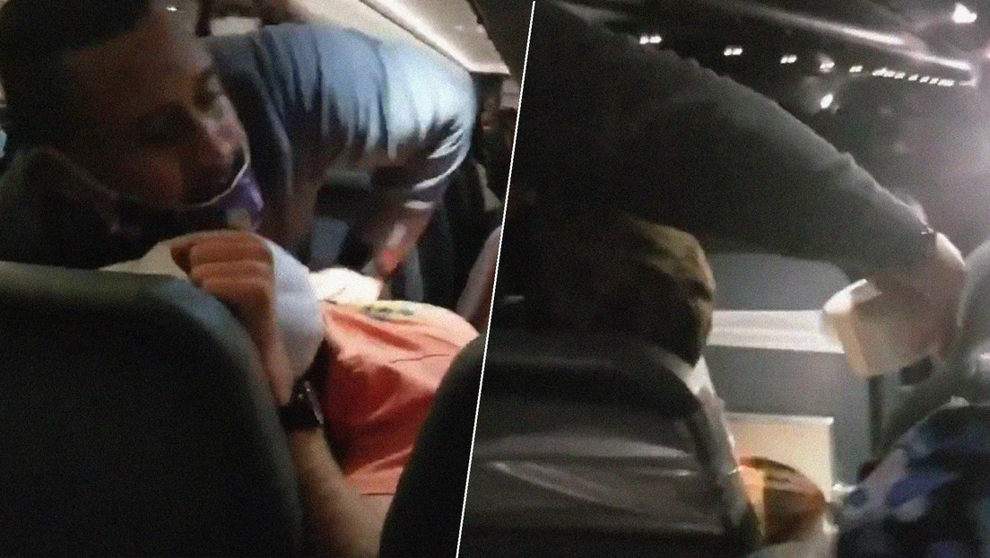 Una aerolínea suspende a varios asistentes de vuelo por retener con cinta adhesiva a un pasajero que manoseó y golpeó a tripulantes (VIDEO)