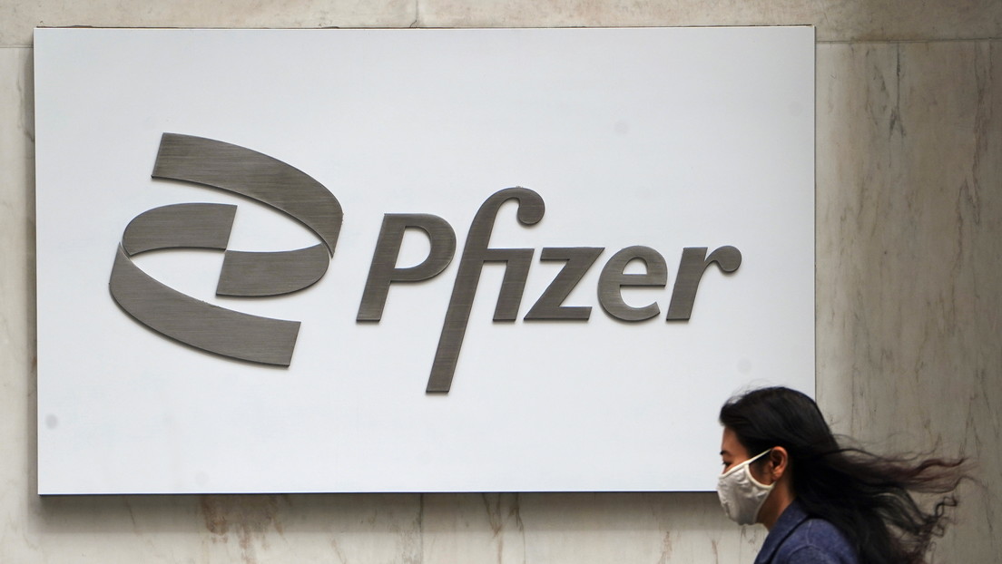 Pfizer exigirá que sus trabajadores en EE.UU. se vacunen contra el covid-19 o se hagan test semanales