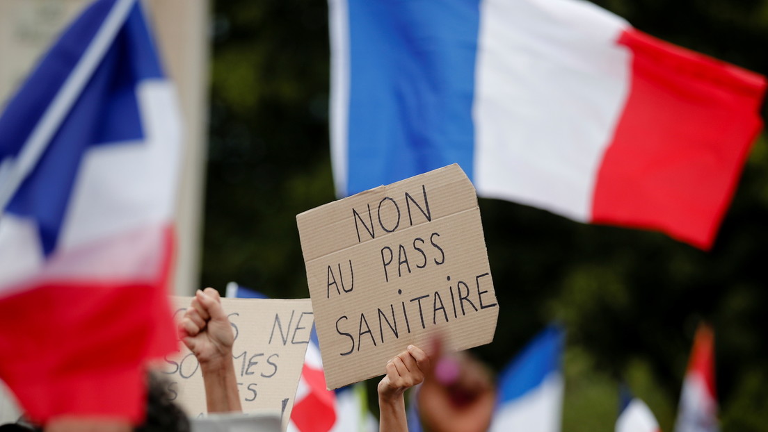 La Justicia francesa dictamina que el 'pase de salud' y la vacunación obligatoria de los trabajadores sanitarios cumplen con la Constitución