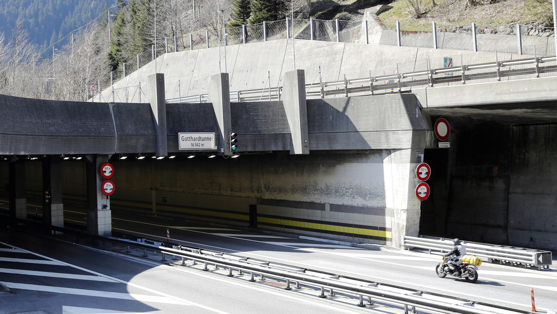 VIDEO: Se derrumba parte de un túnel en Madrid justo después de pasar un coche por debajo