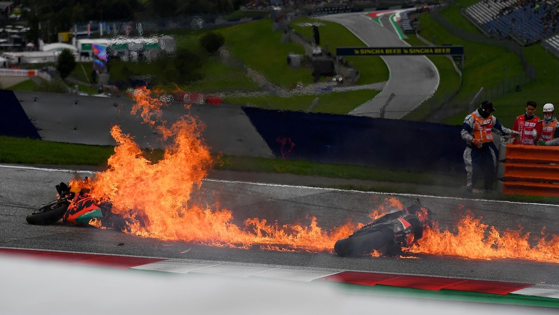VIDEO: La motocicleta del piloto de MotoGP Lorenzo Savadori se incendia en medio de la pista tras sufrir un accidente
