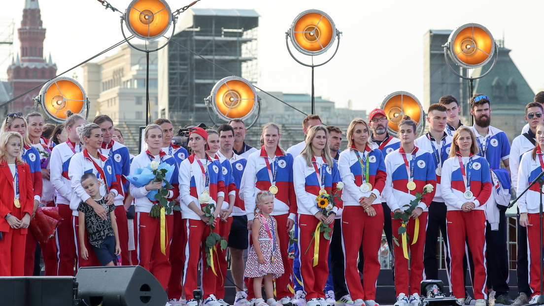 Reciben con honores en Moscú a los atletas rusos tras su regreso de los Juegos Olímpicos de Tokio 2020 (FOTOS)