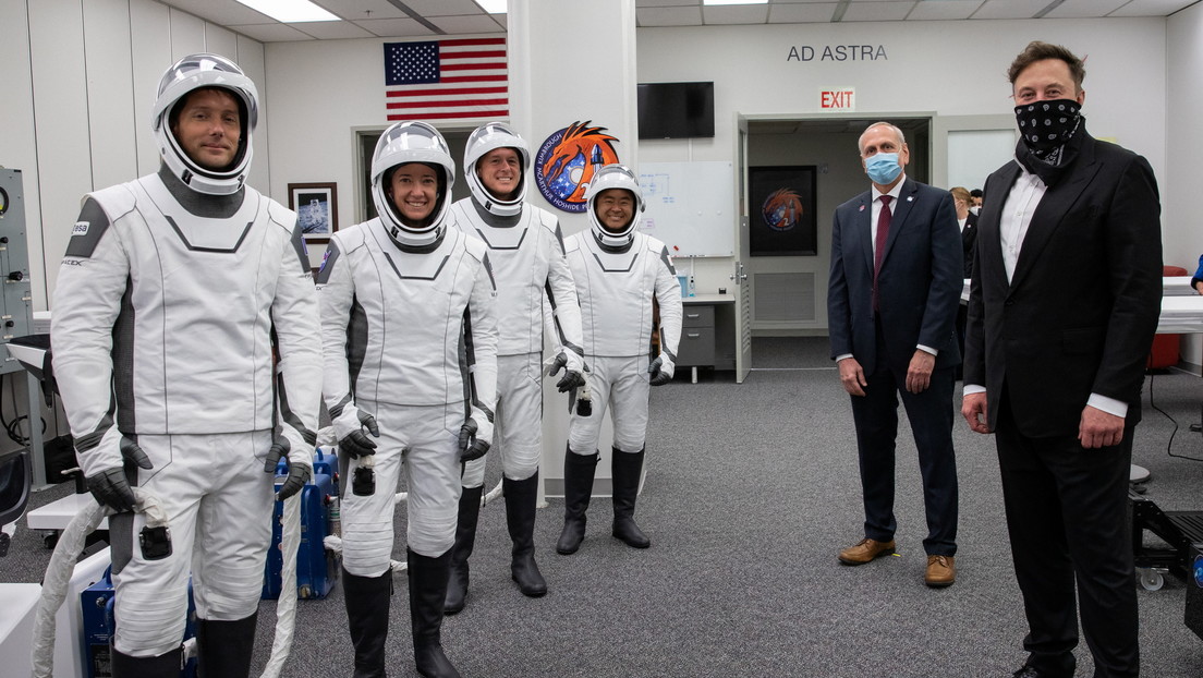 Elon Musk ofrece a la NASA ayuda de SpaceX para desarrollar trajes espaciales para el futuro viaje a la Luna