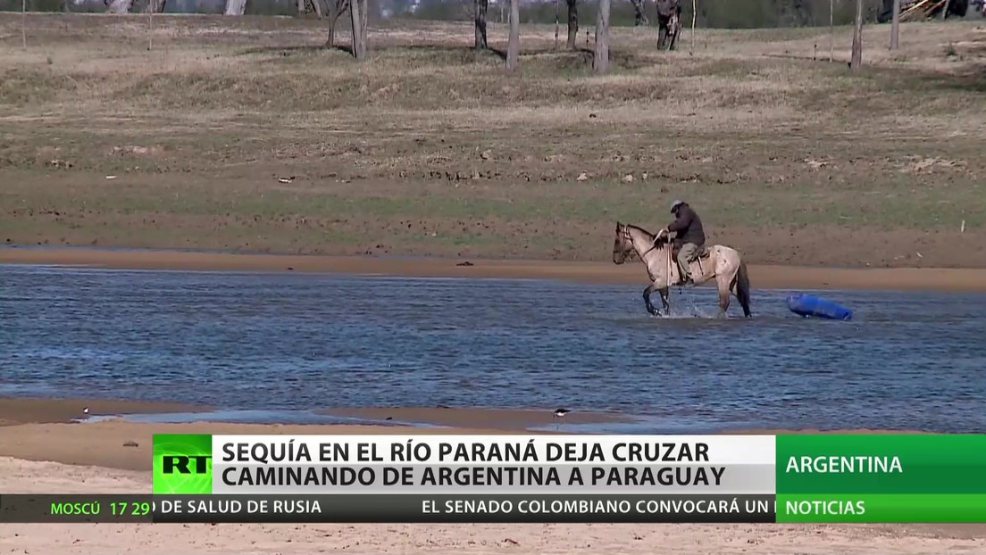 Una sequía histórica en el río Paraná permite cruzar a pie de Argentina a Paraguay