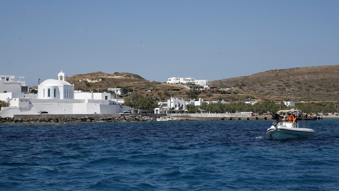 Un yate británico con al menos 17 pasajeros se hunde frente a una isla griega