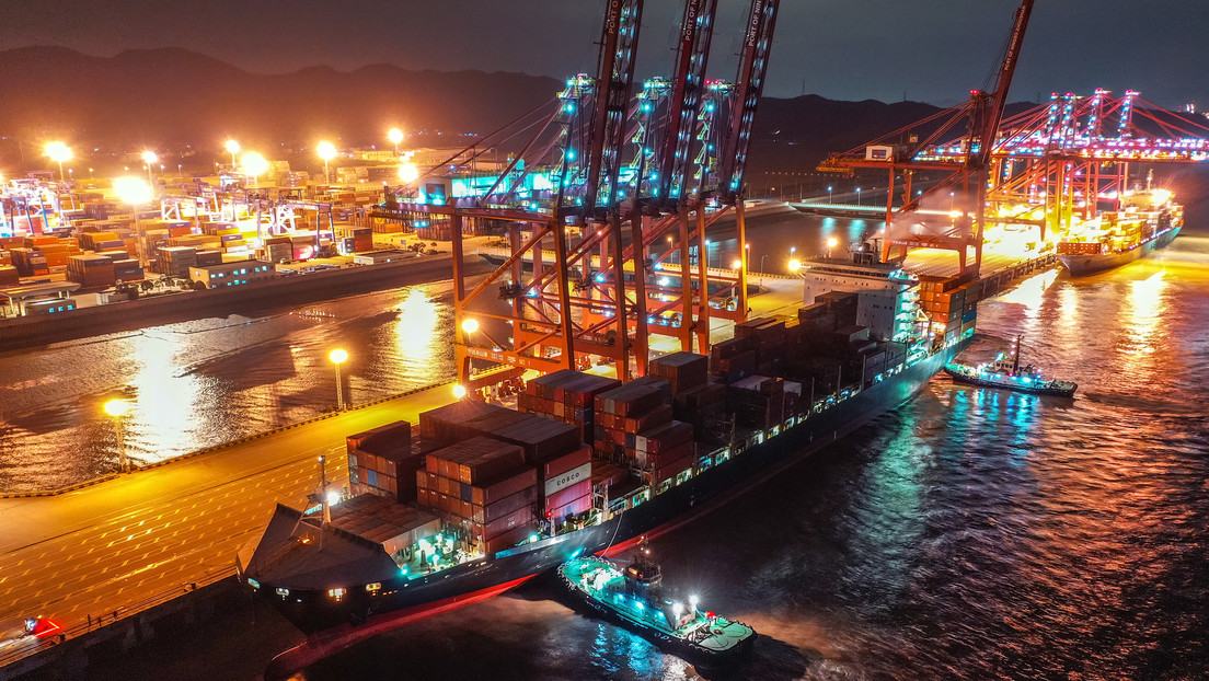 China suspende parcialmente las operaciones en el tercer puerto con más tráfico del mundo por un caso de covid-19