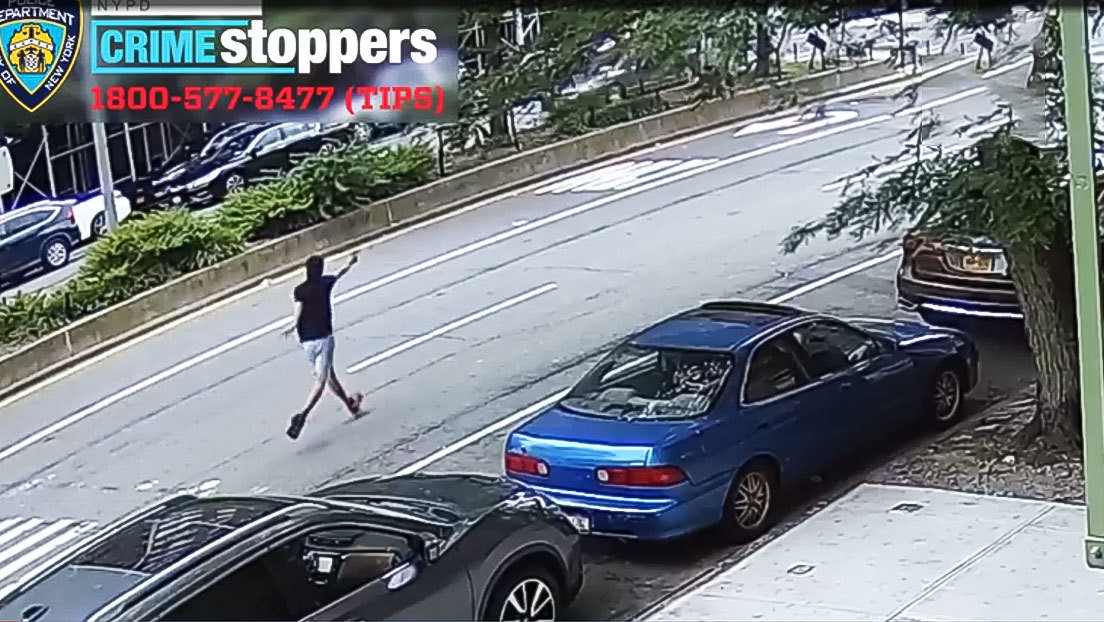 VIDEO: Un hombre abre fuego mientras corre por una calle de Nueva York