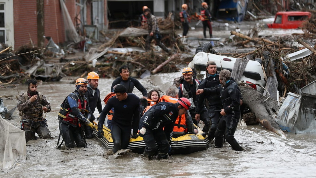 Erdogan declara como zona catastrófica tres provincias del norte de Turquía, afectadas por inundaciones y deslizamientos de tierra