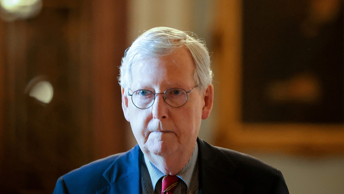 El republicano Mitch McConnell afirma que EE.UU. "debe actuar rápidamente con ataques aéreos para frenar los avances de los talibanes" en Afganistán