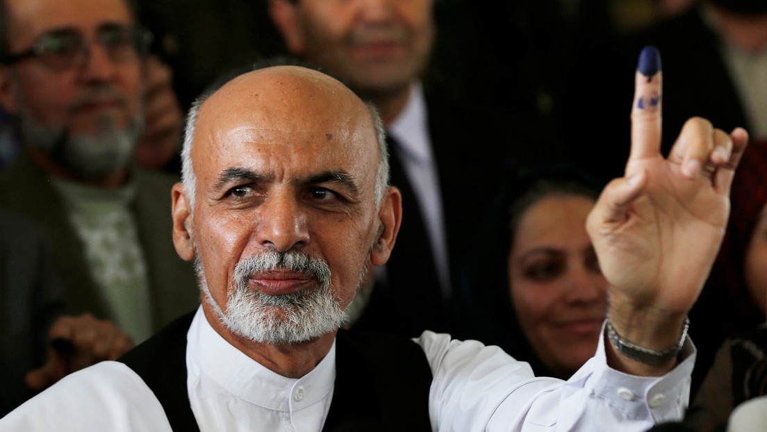Embajada de Afganistán en la India publica en su cuenta de Twitter que el expresidente afgano lo "fastidió todo" y es un "traidor"