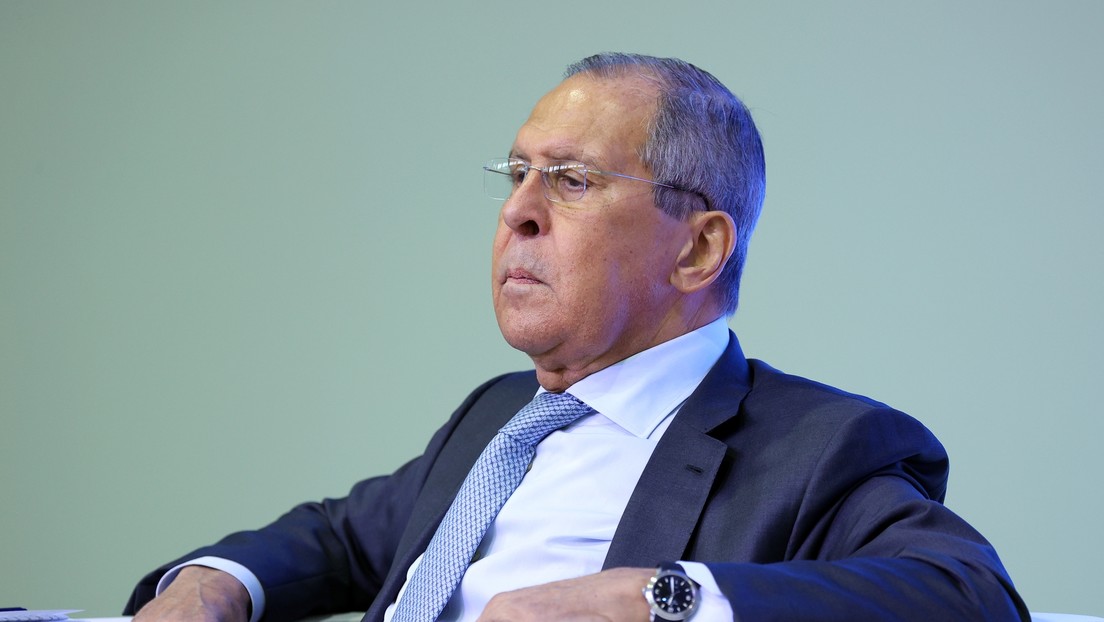 "No está exenta de política": Lavrov explica la demora en el registro de las vacunas rusas anticovid por Occidente