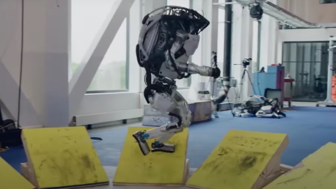 Enseñan a los robots de Boston Dynamics a practicar 'parkour' (VIDEO)