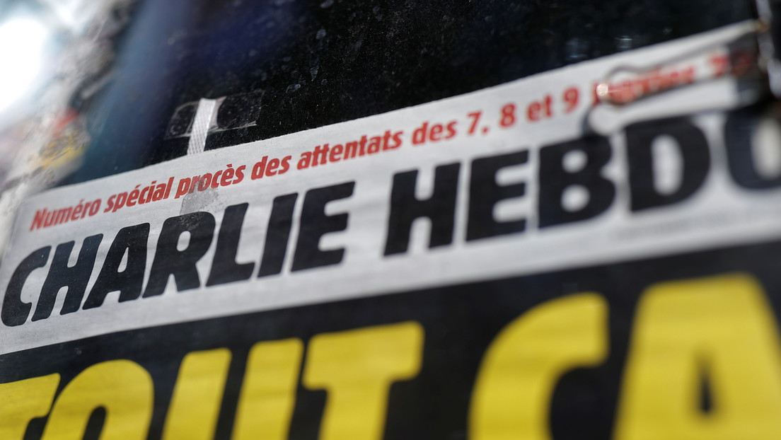 La revista satírica 'Charlie Hebdo' une en su portada a los talibanes y a Leo Messi