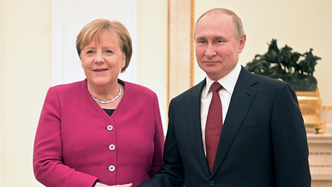 Merkel se reúne con Putin en Moscú por última vez como canciller de Alemania