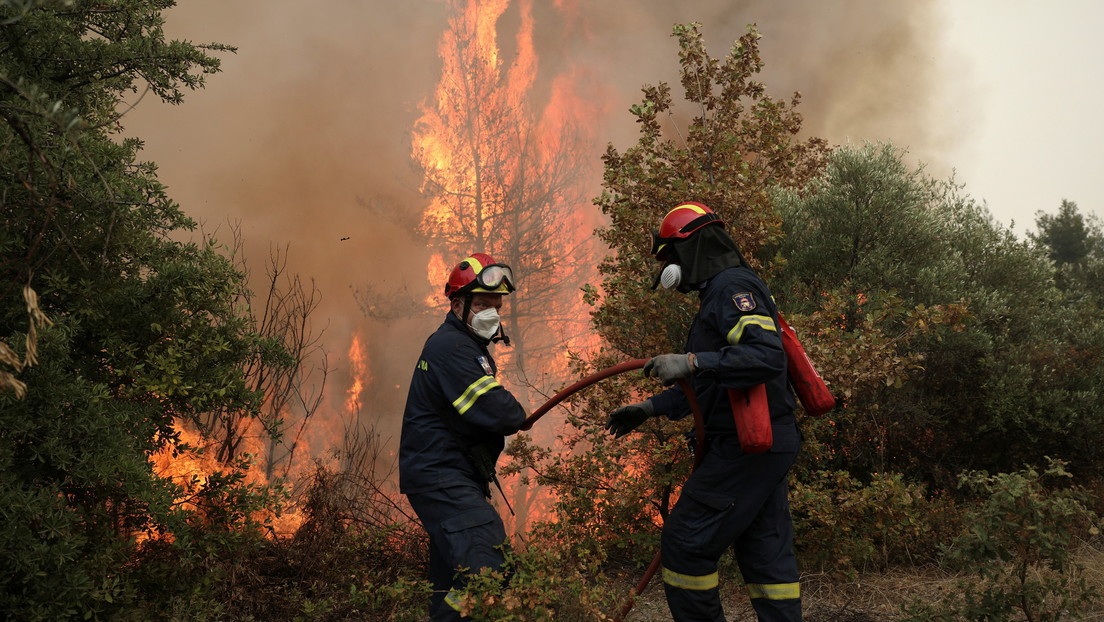 Un adolescente griego se confiesa autor de 9 incendios porque le "gustaba ver llamas y humo"